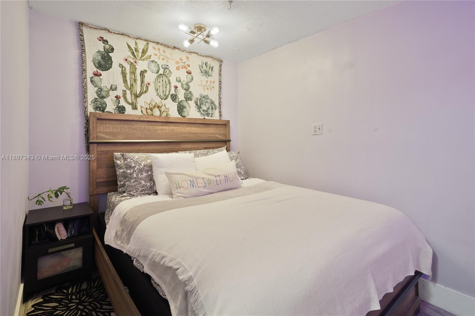 THE FOUR AMBASSADORS COND - Residential