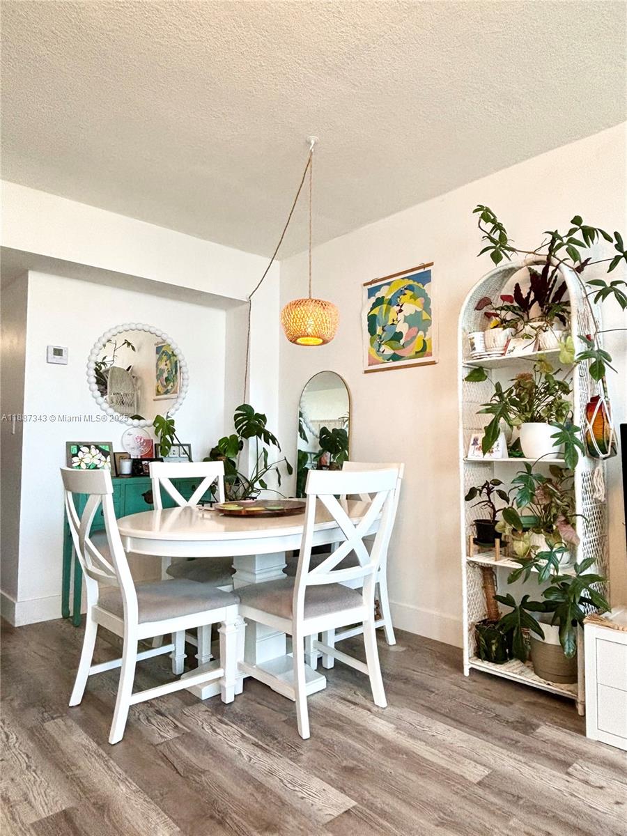 THE FOUR AMBASSADORS COND - Residential