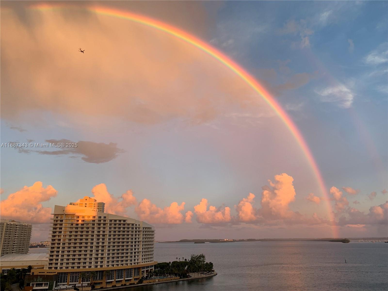 THE FOUR AMBASSADORS COND - Residential