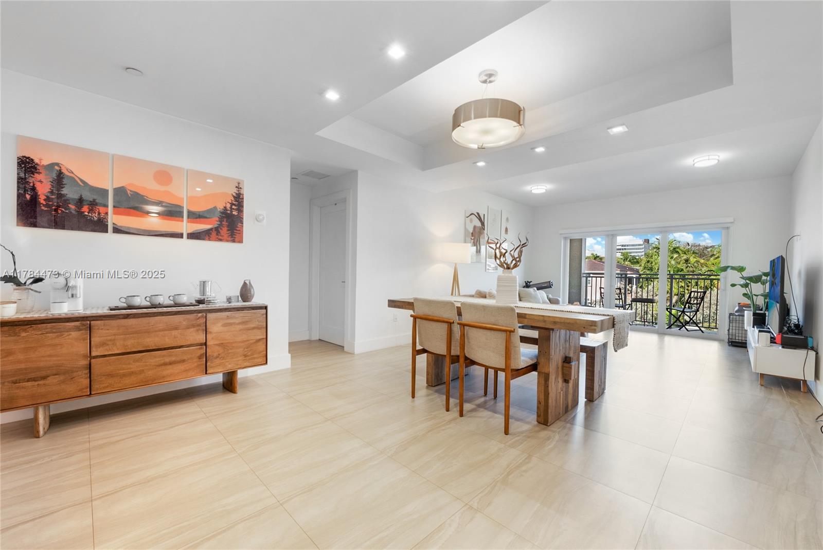 Rental Property at 120 Salamanca Ave 2A, Coral Gables, Broward County, Florida - Bedrooms: 2 
Bathrooms: 3  - $4,100 MO.