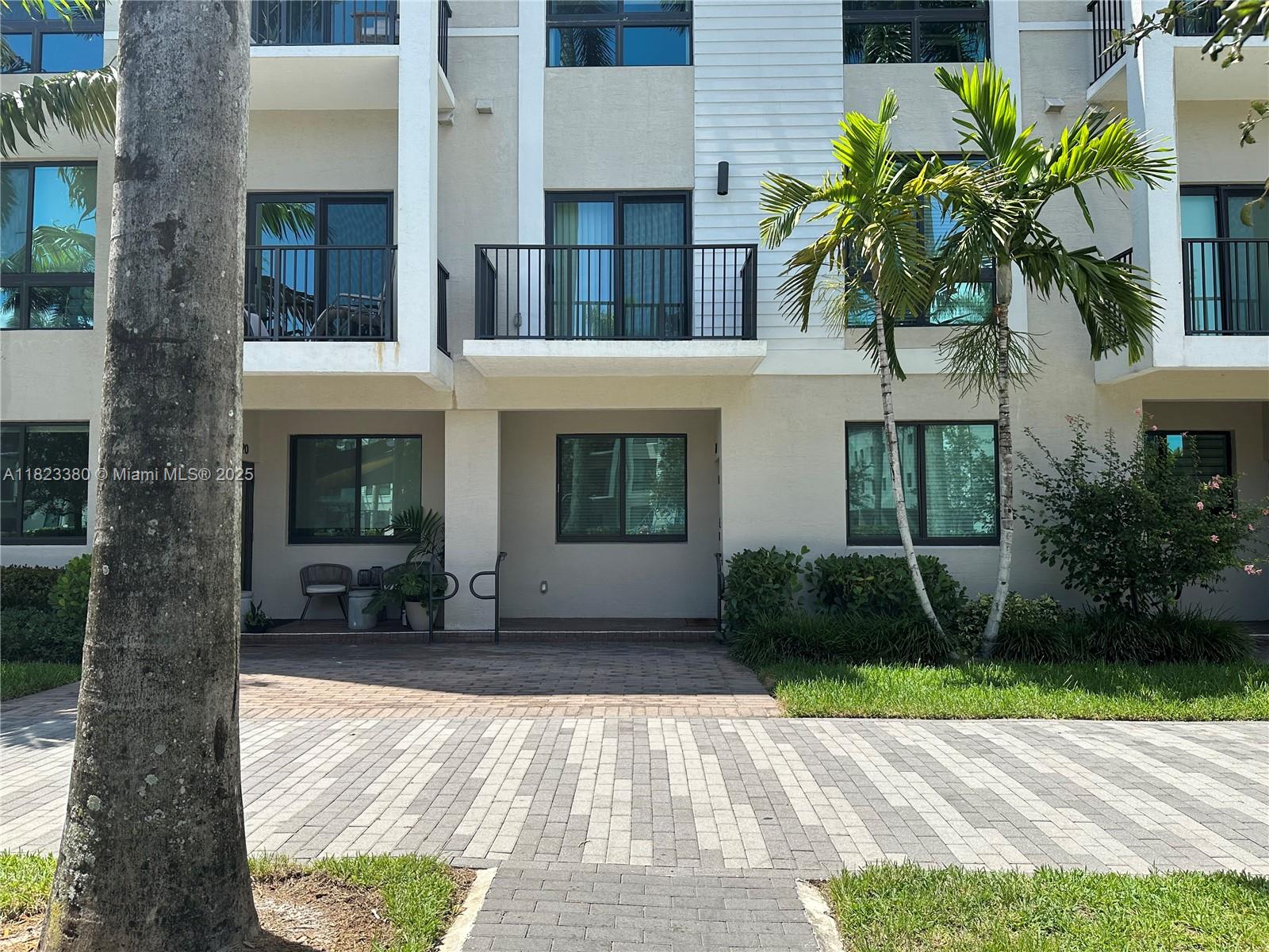 Rental Property at 4640 Nw 84th Ave 21, Doral, Miami-Dade County, Florida - Bedrooms: 3 
Bathrooms: 3  - $3,800 MO.