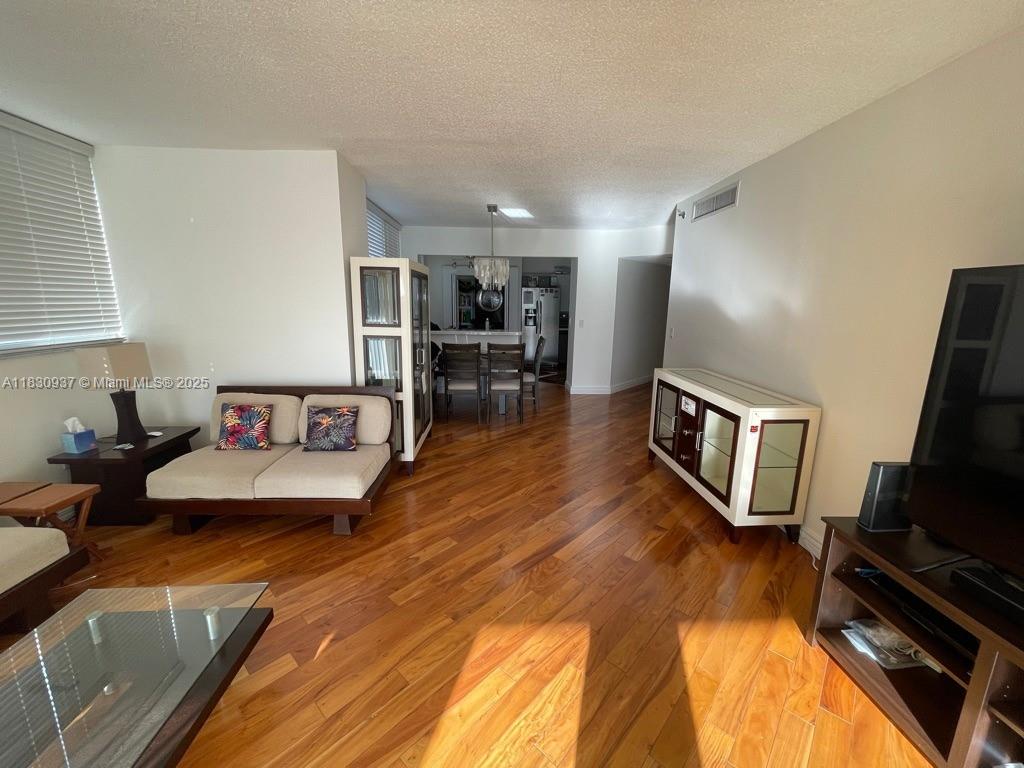 6422 Collins Ave 501