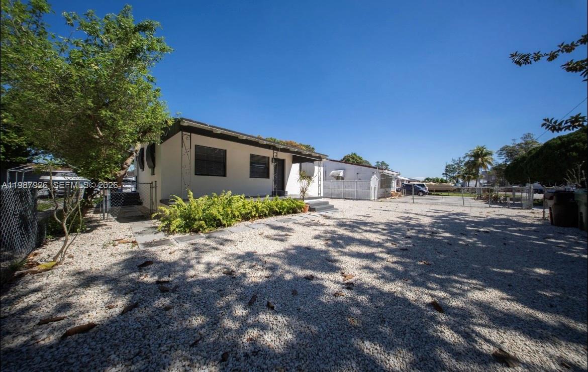 W MIAMI HGTS REV PL #1 - Residential Lease