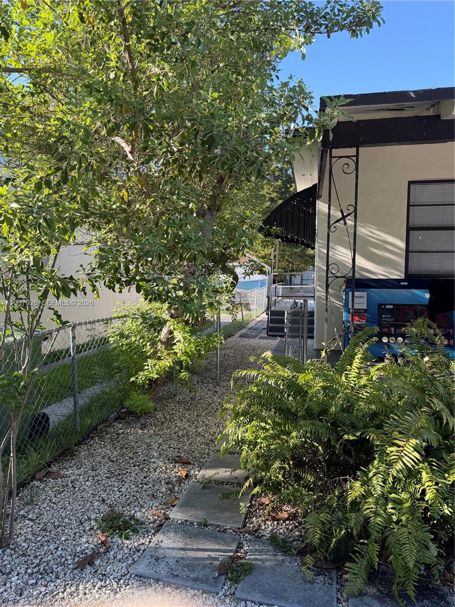 W MIAMI HGTS REV PL #1 - Residential Lease