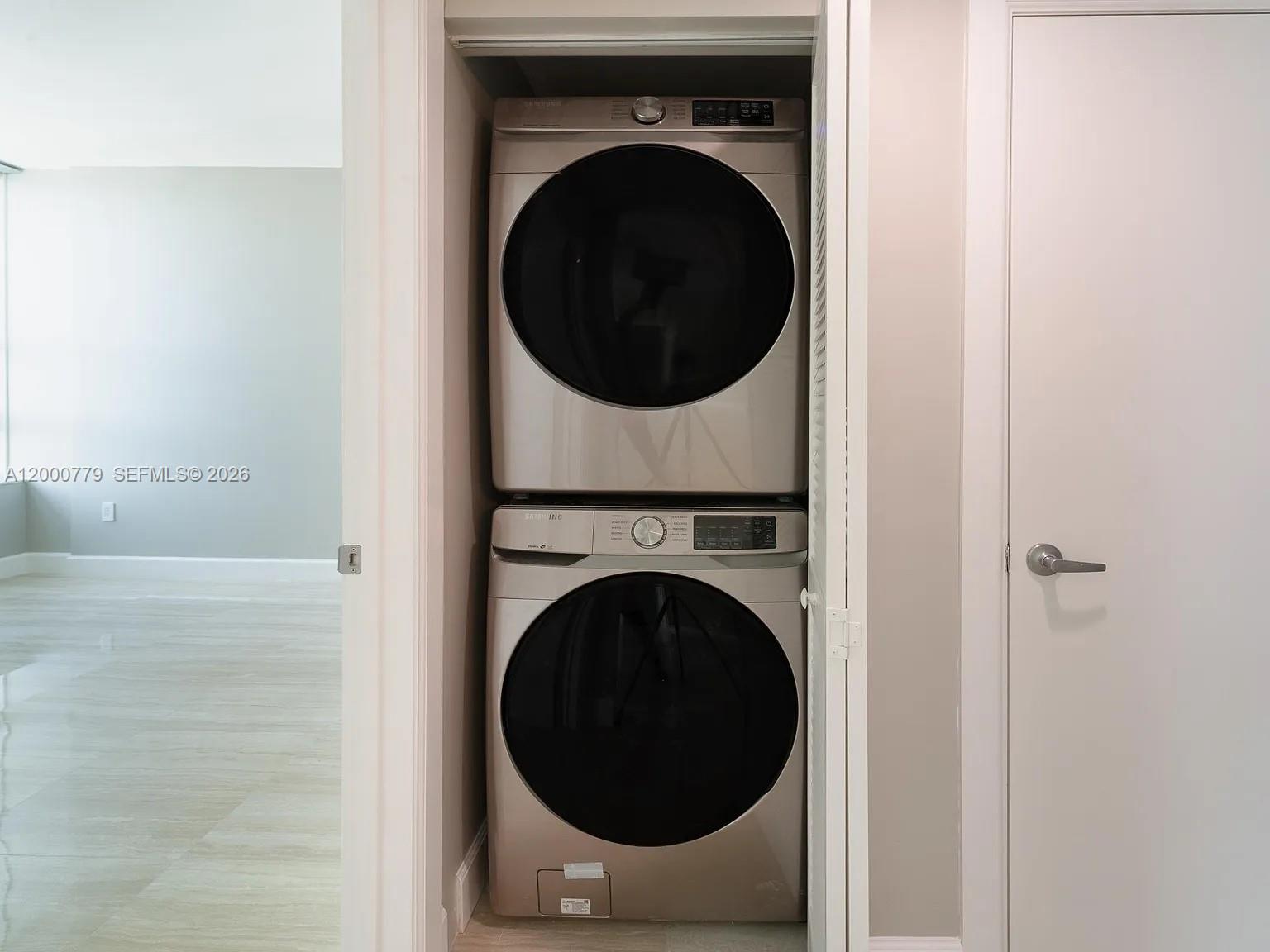 THE PLAZA 851 BRICKELL CO - Residential Lease