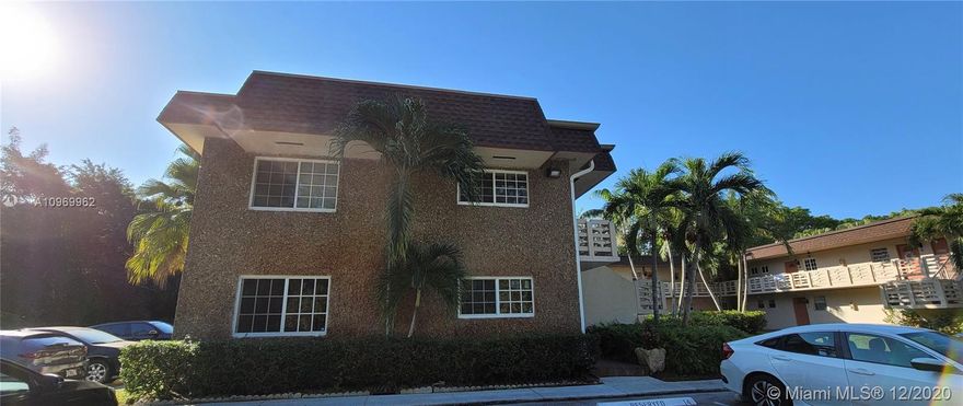 Beautiful 2 bed and 2 bath in the heart of Pembroke Pines. Walking distance to shopping centers.  Low maintenance, includes water, garbage and common area insurance. Wil go fast!