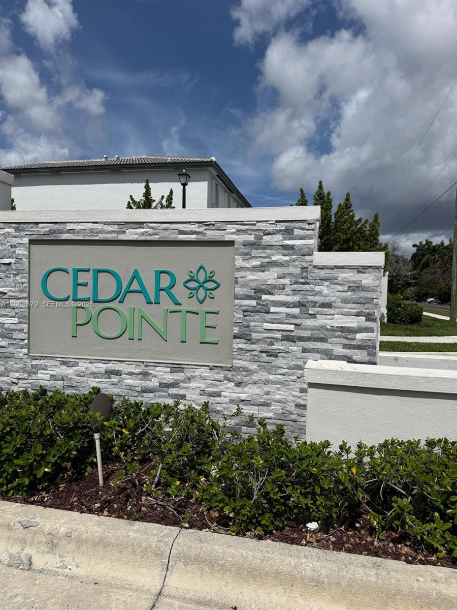 CEDAR POINTE - Residential