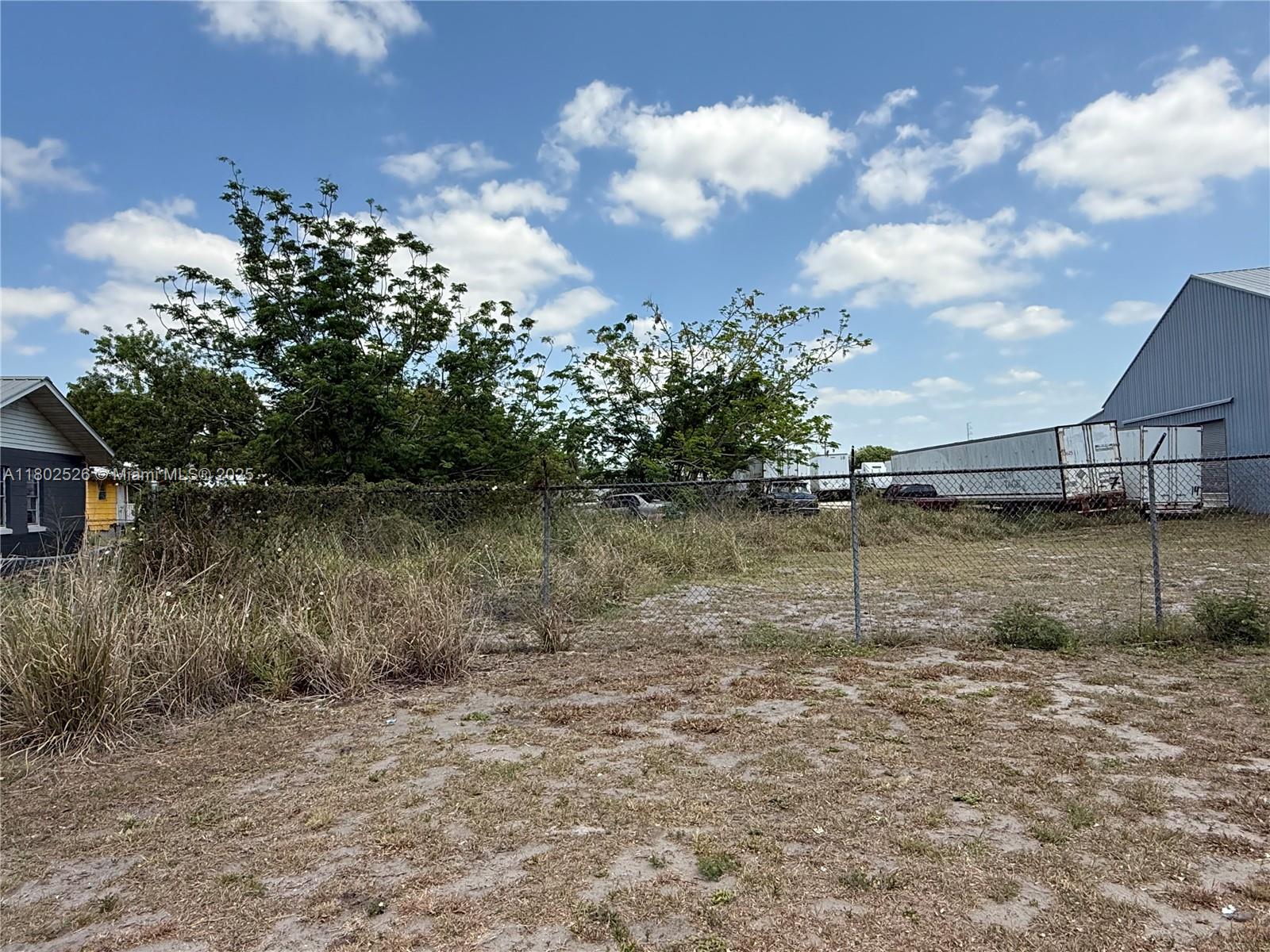 SOUTHSIDE PARK - Land