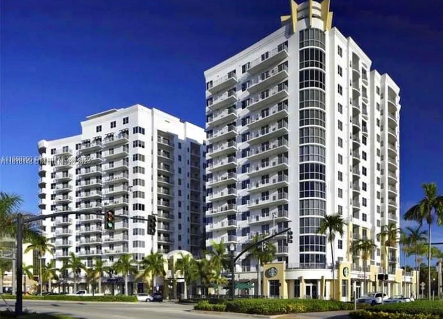 Inmaculate!!! 
Perfect city living, surrounded by shops and restaurant. 1 bed 1 bath condo with high ceilings offers views over Young Circle Park, the beach skyline, and the community courtyard. Open concept floor plan, Impact windows and doors, walk-in closet, large bathroom with garden tub dual vanities and separate shower. The pet friendly community offers a variety of in-house amenities including garage parking, guest parking, roof top pool with panoramic city views, party room with kitchen and games, business center, theater room, sanctuary courtyard, on site management and security, and impressive large gym with indoor jacuzzi. Less than 10 mins to the beach, i-95, 15 mins from FLL, Aventura mall, and Dania Pointe. Investor friendly.