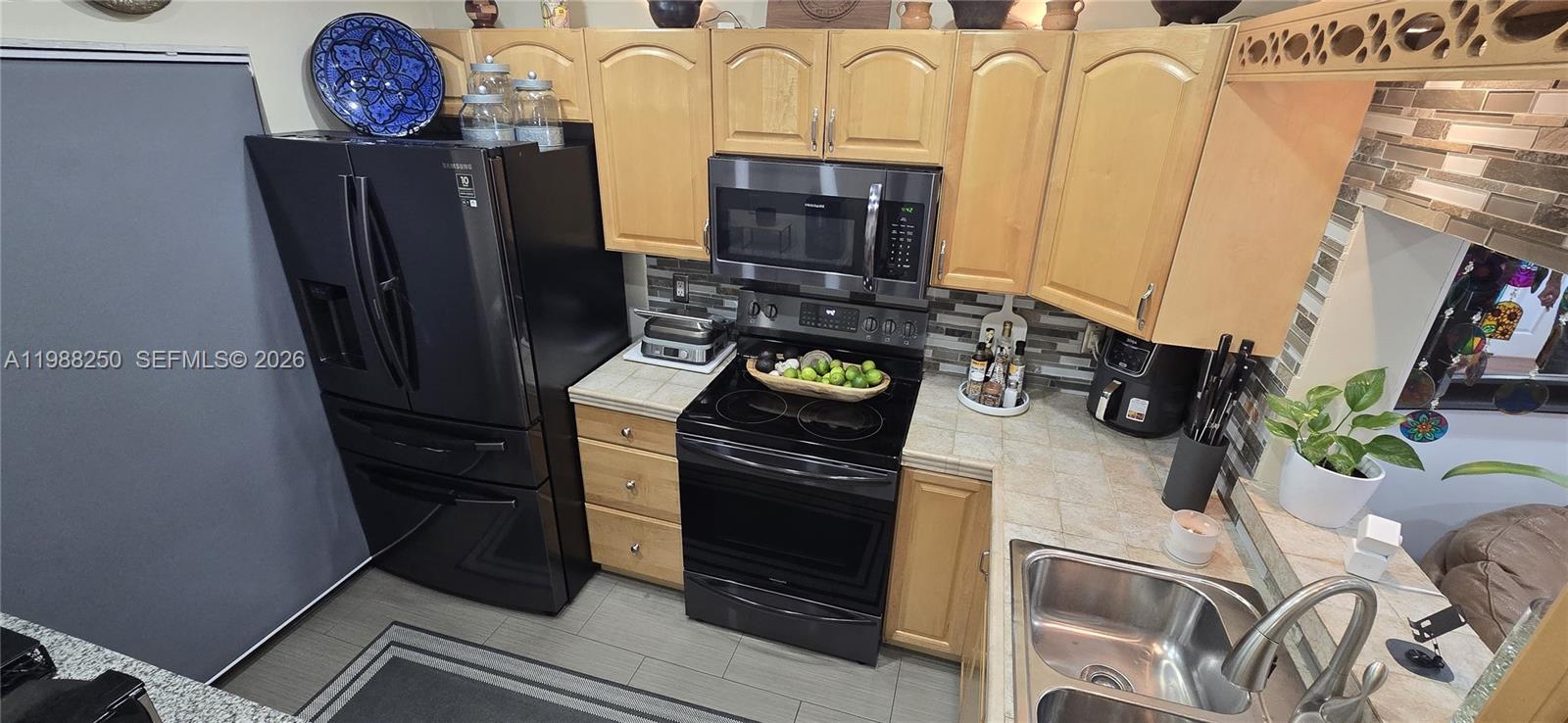 RAMBLEWOOD PLACE CONDO - Residential