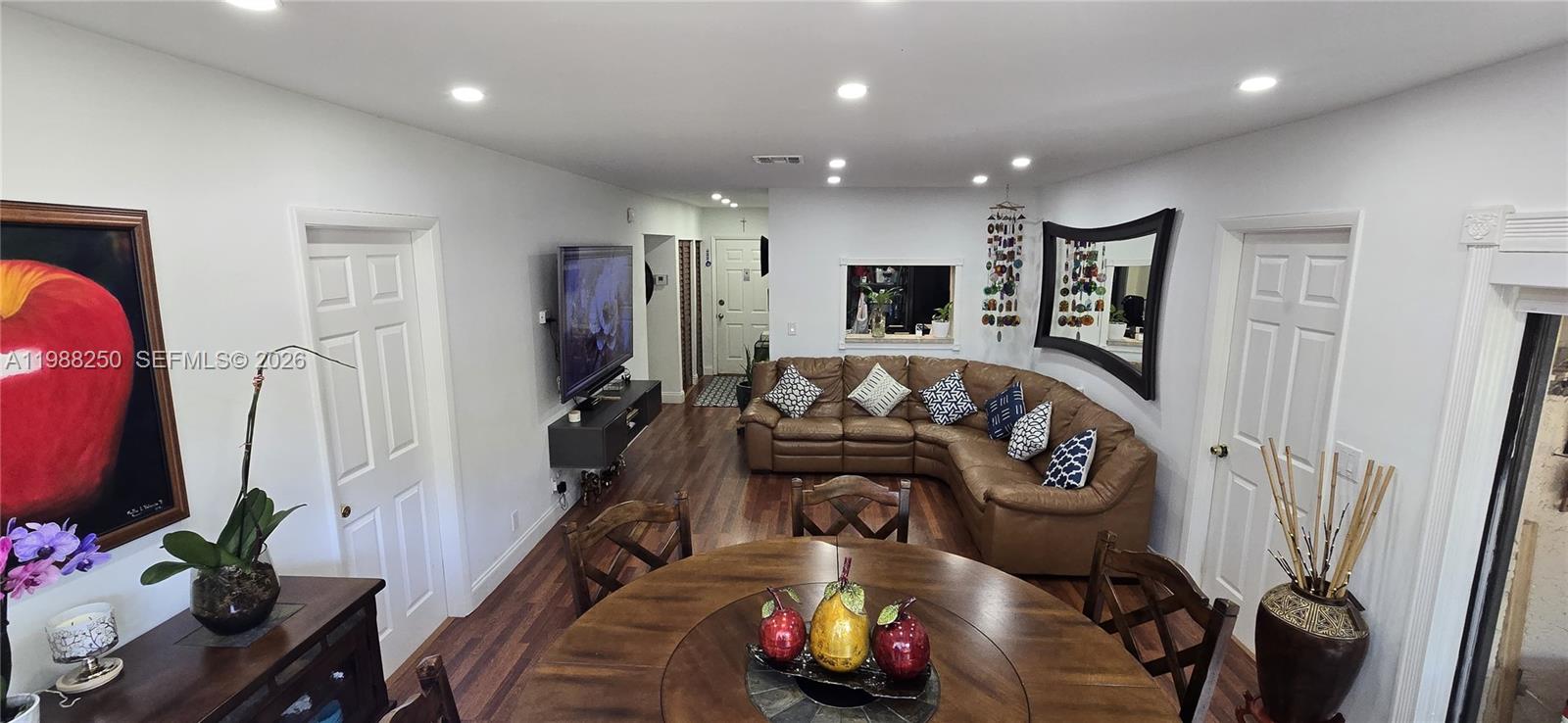RAMBLEWOOD PLACE CONDO - Residential