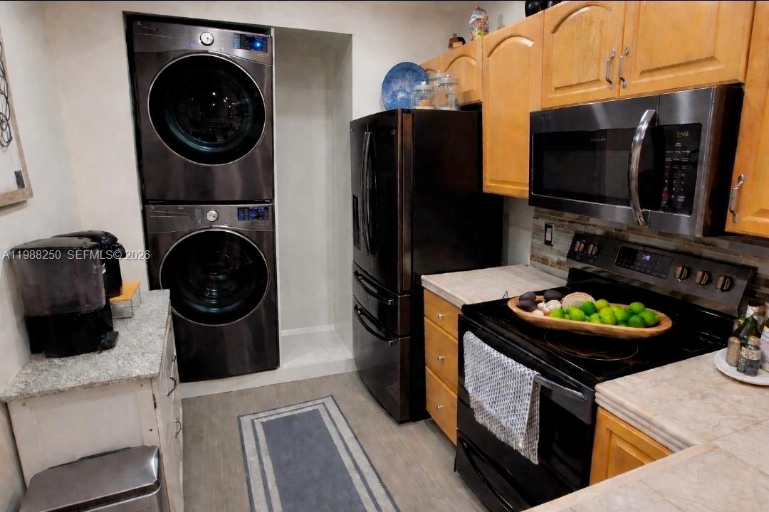 RAMBLEWOOD PLACE CONDO - Residential