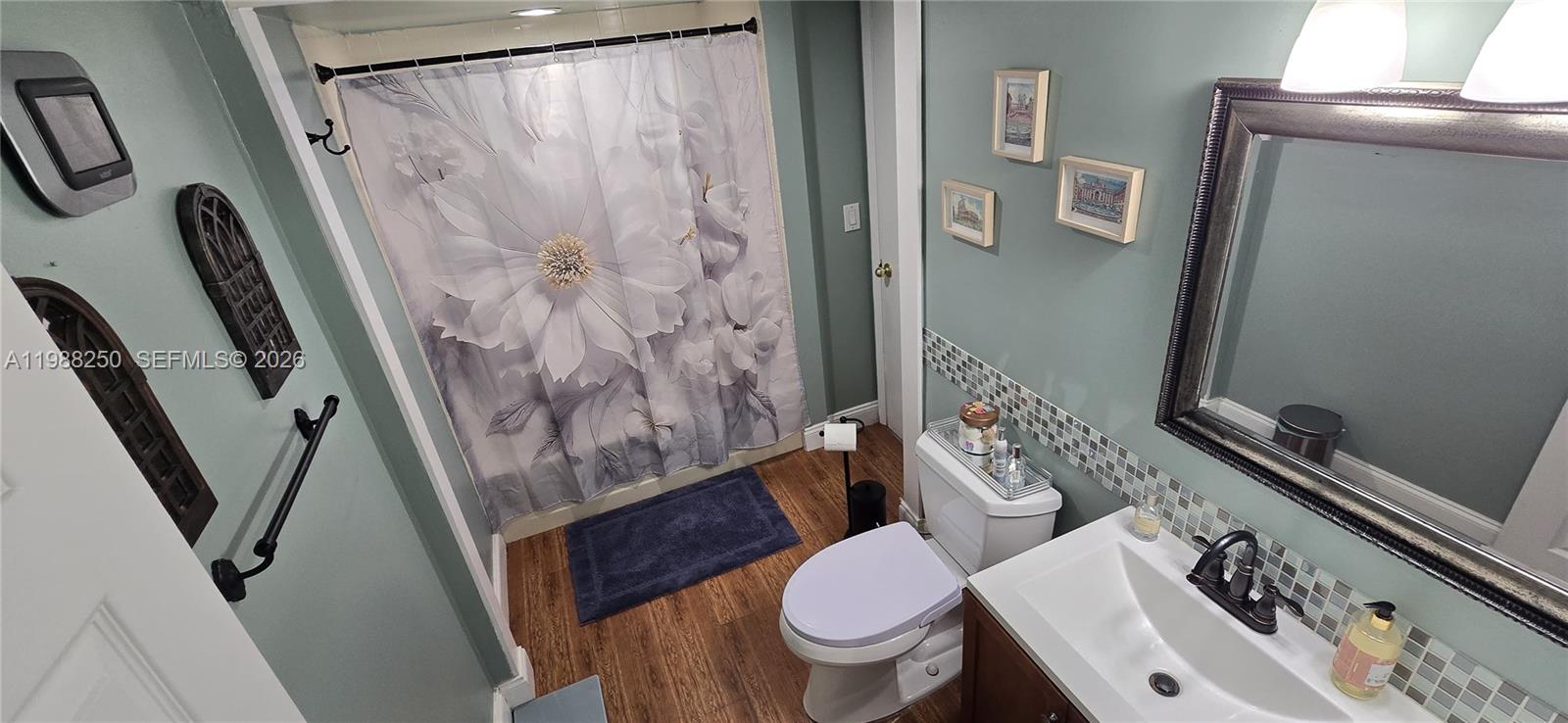 RAMBLEWOOD PLACE CONDO - Residential