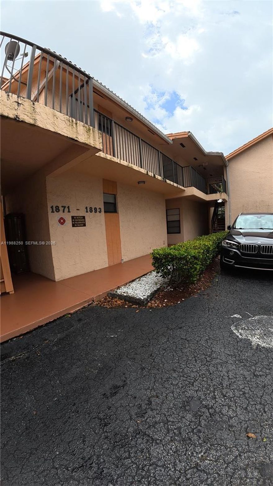 ENJOY AND TAKE ADVANTAGE OF A GREAT LOCATION AT THE CENTER OF CORAL SPRINGS , GREAT VALUE FOR A GREAT UNIT 3 BEDROOMS 2 BATHROOMS , WELL TAKE CARE , QUIET NEIGHBORHOOD,EXCELLENT SCHOOLS ,CONVENIENT TO SHOPPING, RESTAURANTS, ENTERTAINMENT,VERY GOOD ENVIRONMENT ,SCREENED PATIO, BRIGHT AND CLEAN ,WASHER AND DRYER IN THE UNIT . OK TO LEASE AFTER CLOSING.