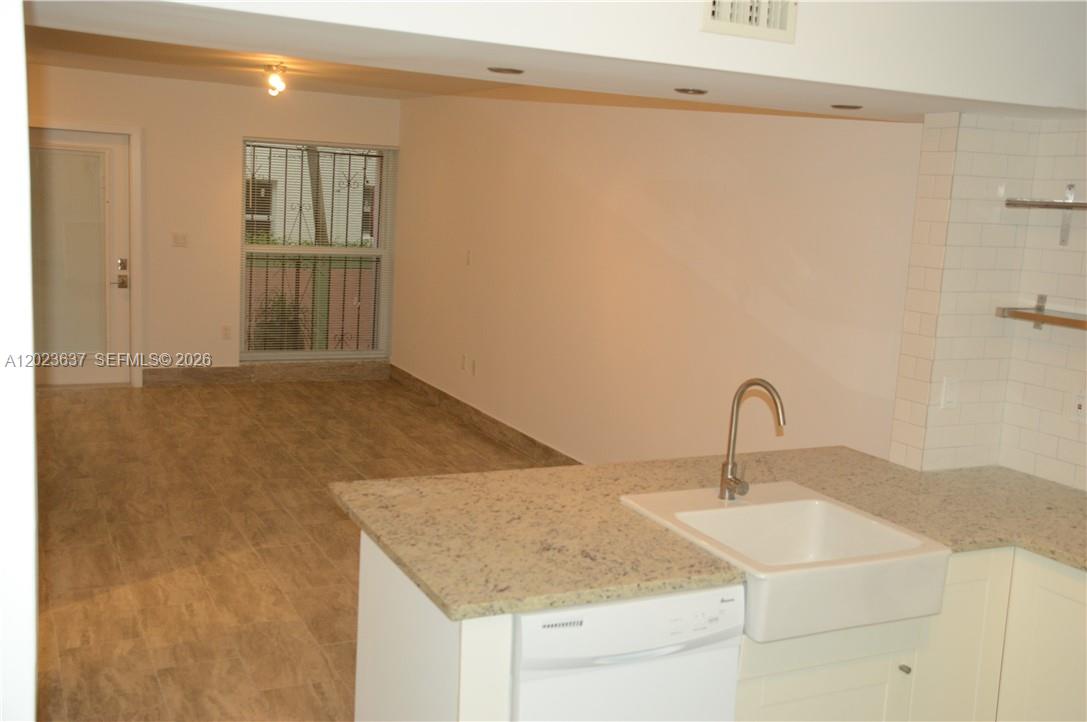 Michigan Twnhse Condo - Residential Lease