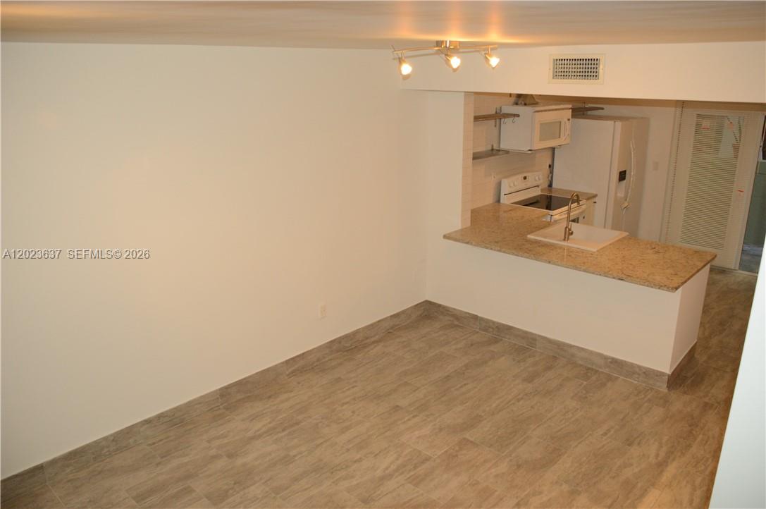 Michigan Twnhse Condo - Residential Lease