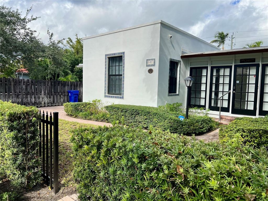 Photo of 1407 SE 2nd St, Fort Lauderdale, FL 33301 (MLS # A11929780)