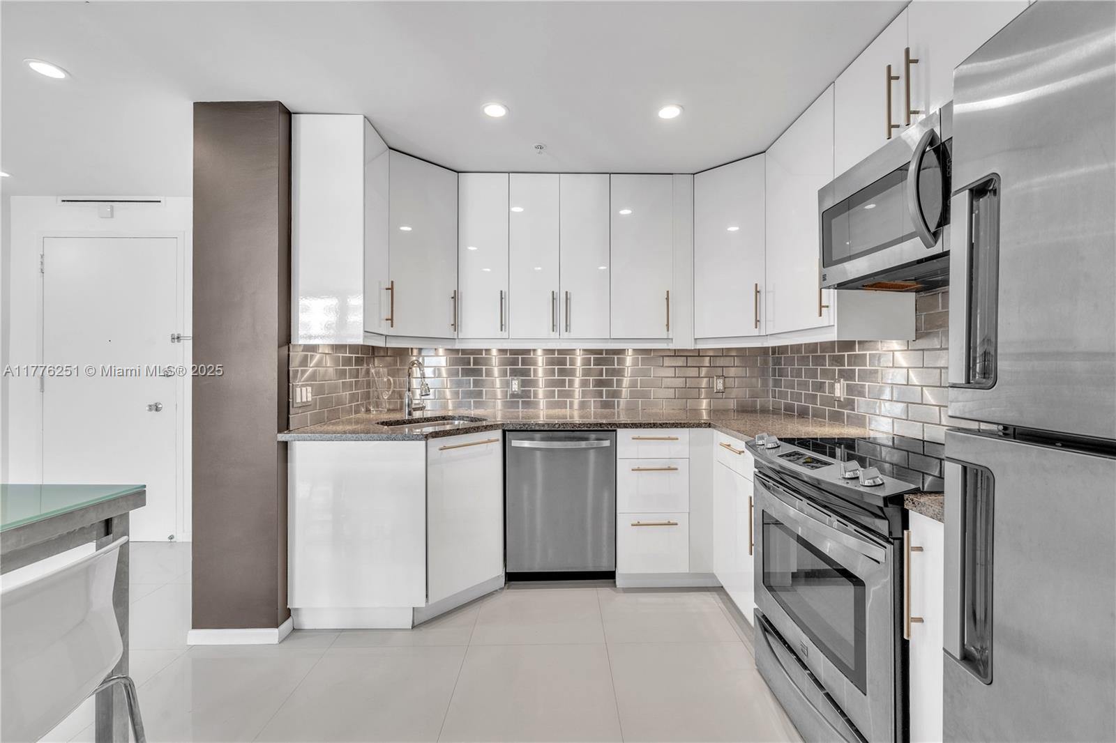 5055 Collins Ave 7A