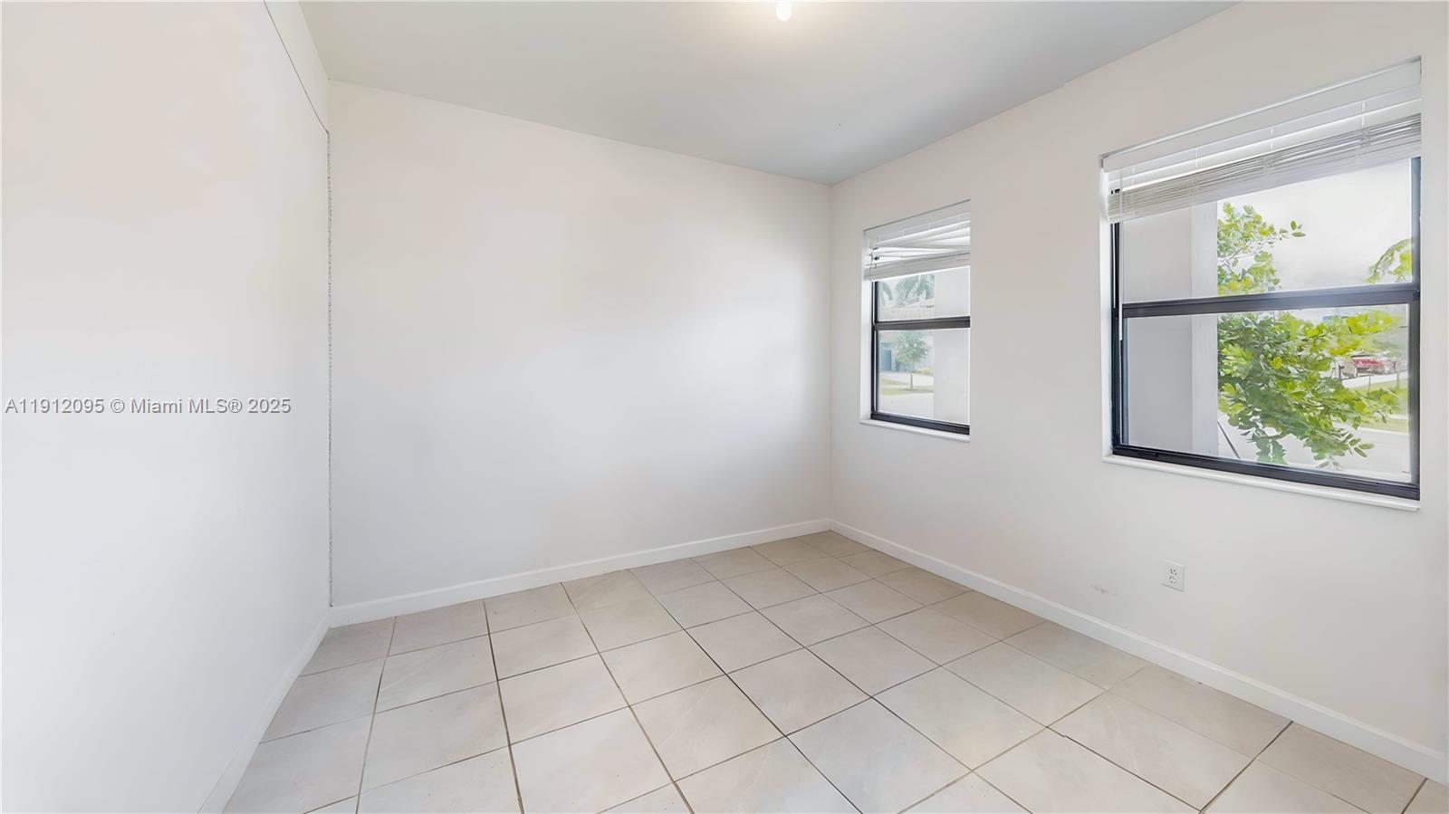 ESTATES AT SILVER PALM - Residential