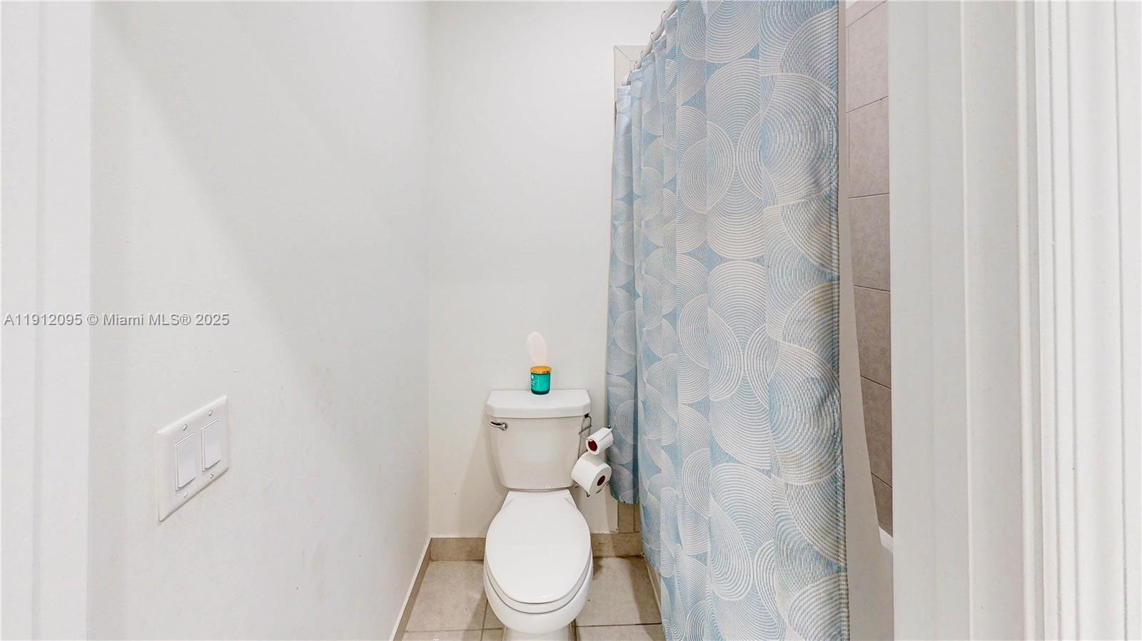 ESTATES AT SILVER PALM - Residential