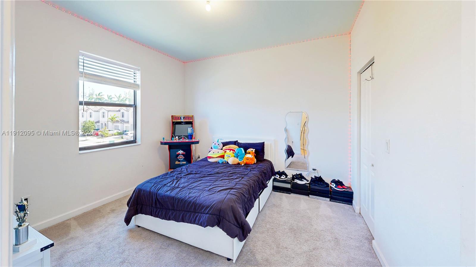 ESTATES AT SILVER PALM - Residential