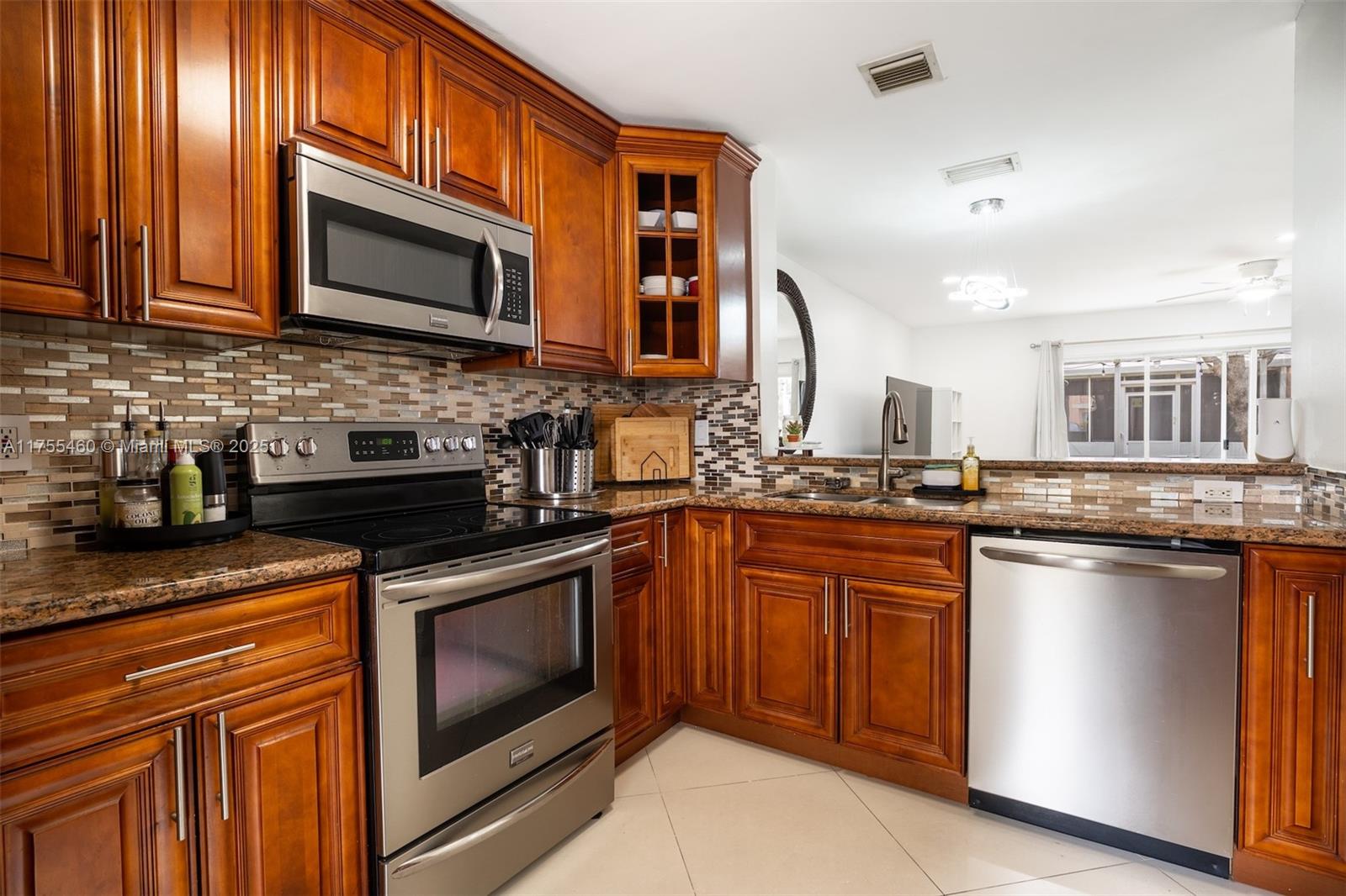 837 Nw 208th Dr, Pembroke Pines, Miami-Dade County, Florida - 3 Bedrooms  
3 Bathrooms - 