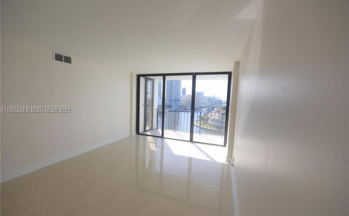 200 LESLIE CONDO - Residential