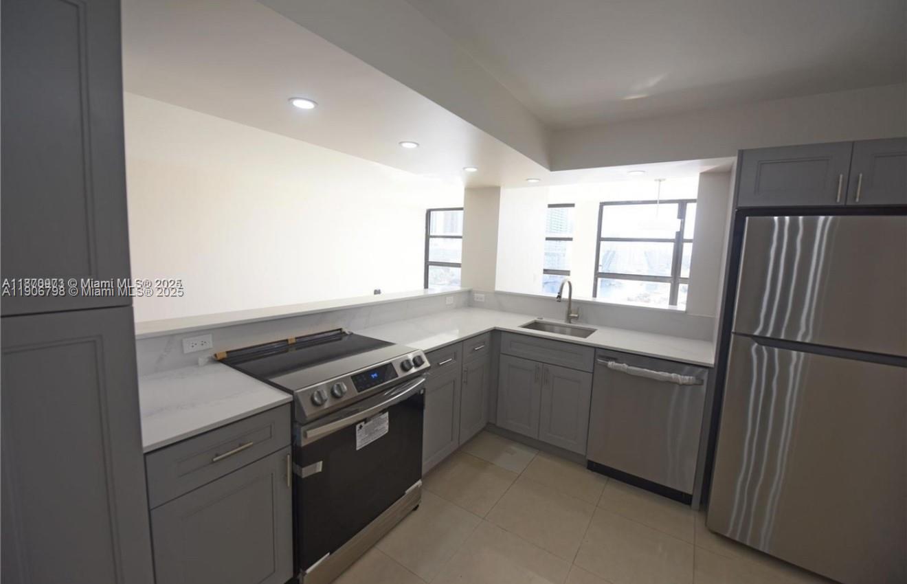 200 LESLIE CONDO - Residential