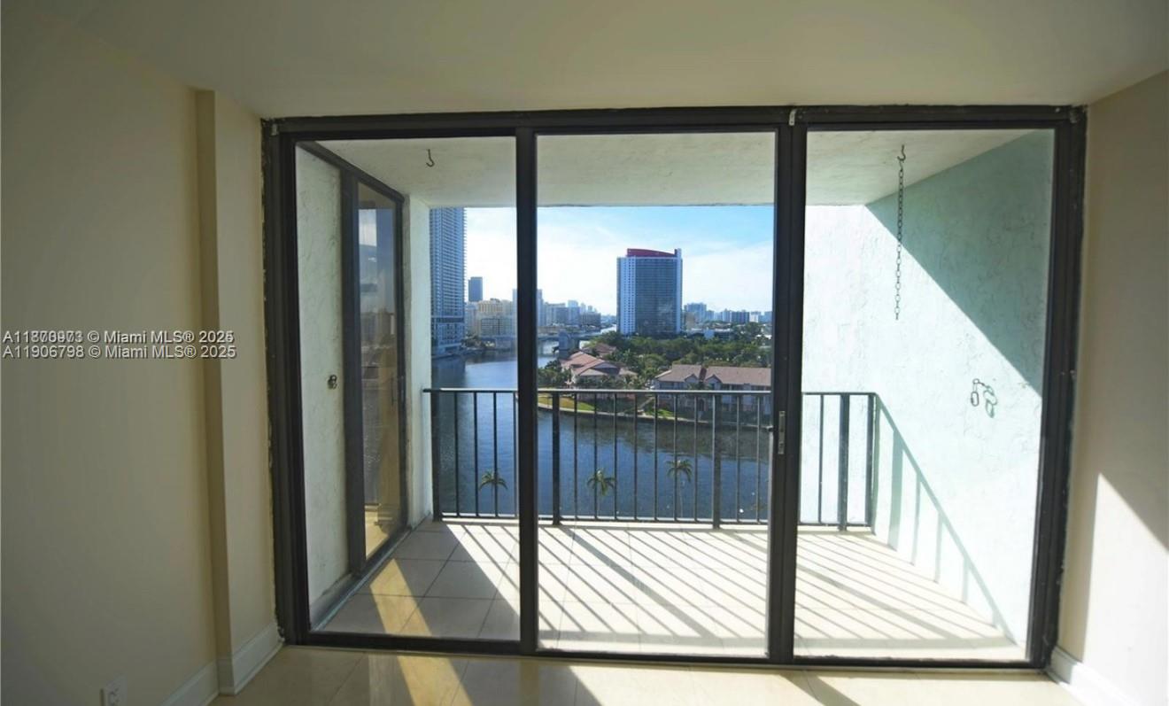 200 LESLIE CONDO - Residential