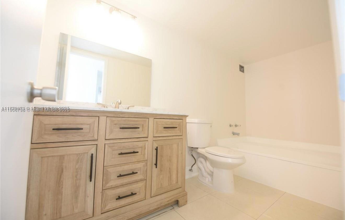 200 LESLIE CONDO - Residential