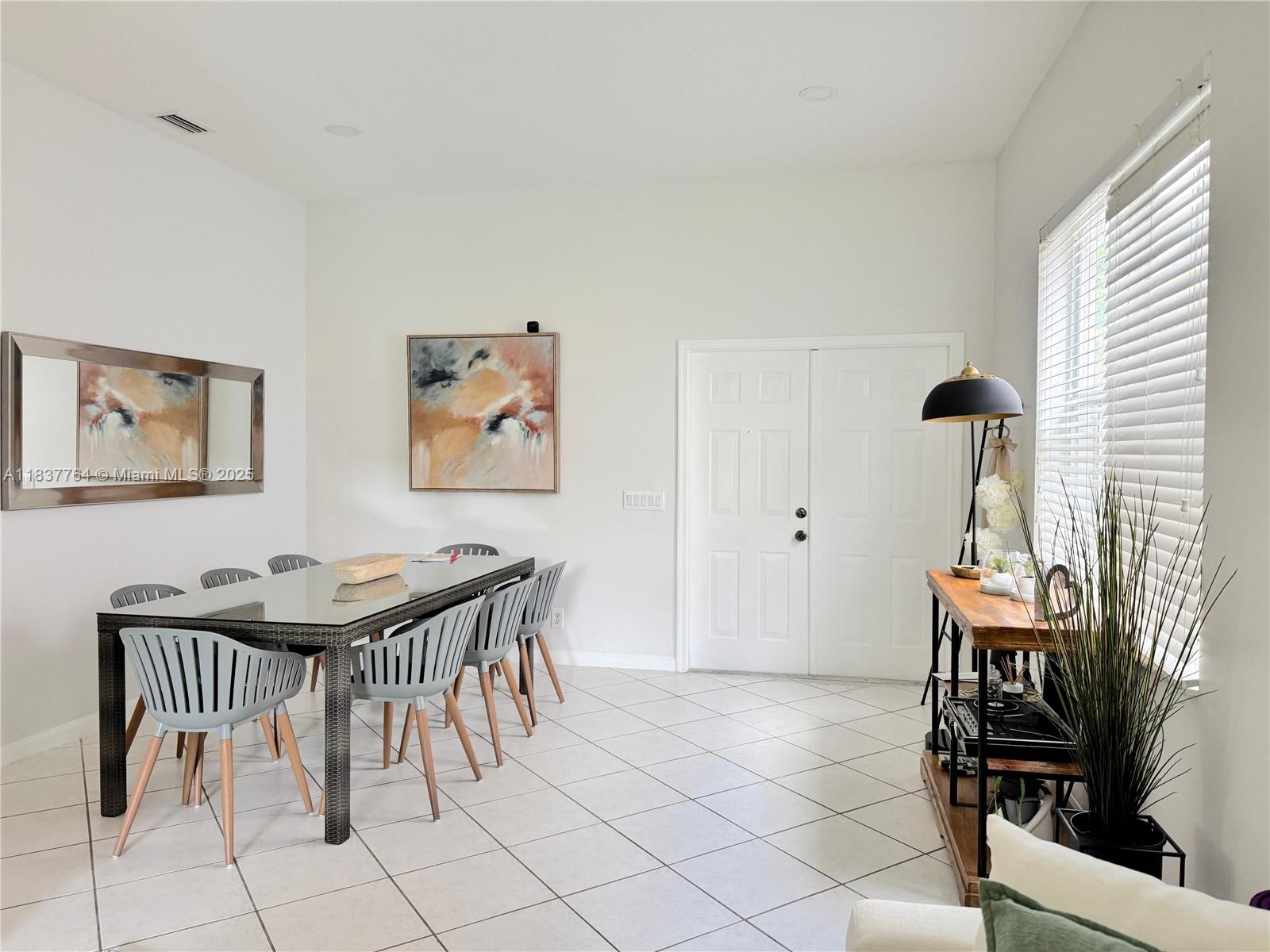 1074 Bluewood Ter 0
