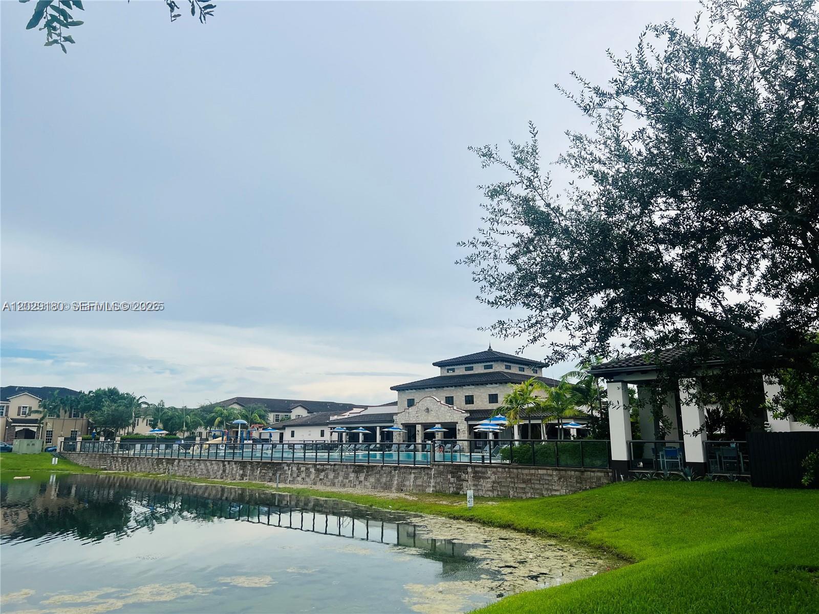 KENDALL COMMONS RESIDENTI - Residential
