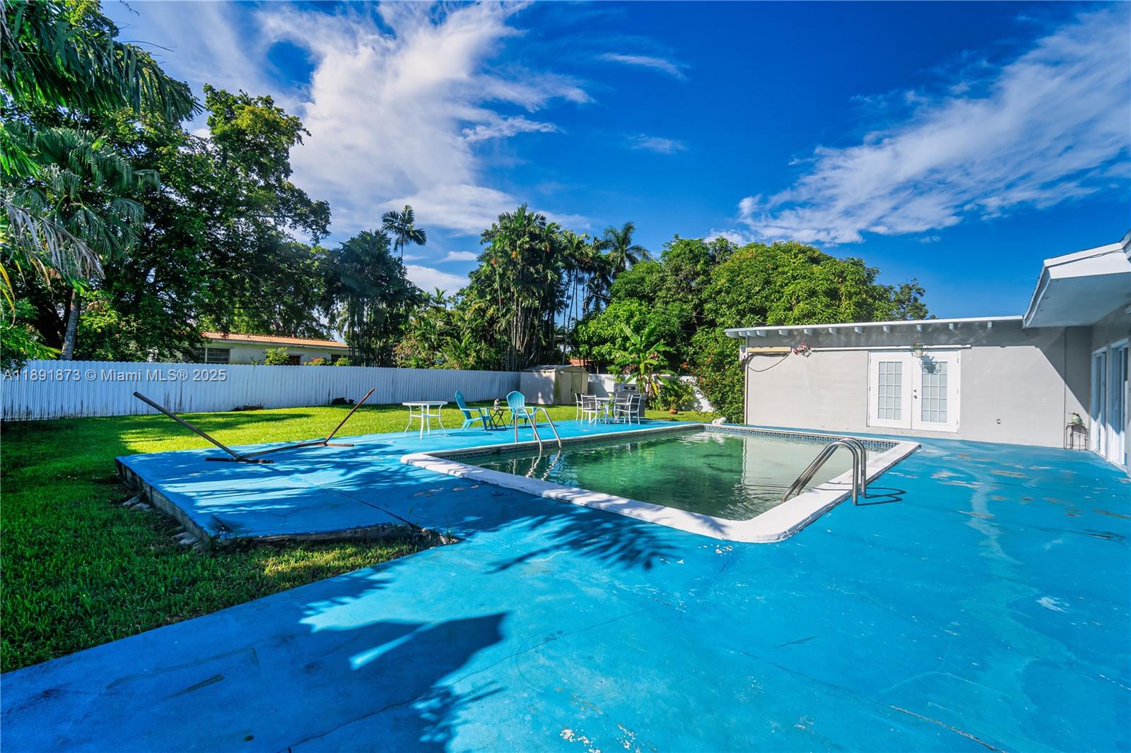 VILLA SERENA - Residential Lease