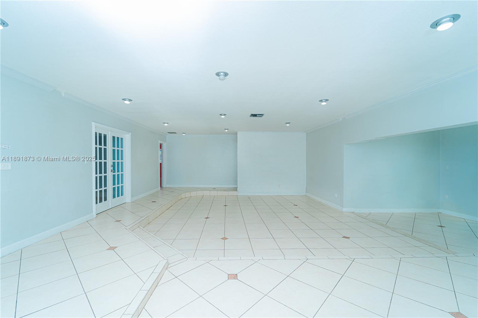 VILLA SERENA - Residential Lease