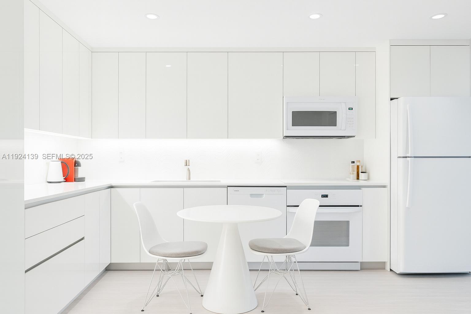 RONEY PALACE CONDO - Residential