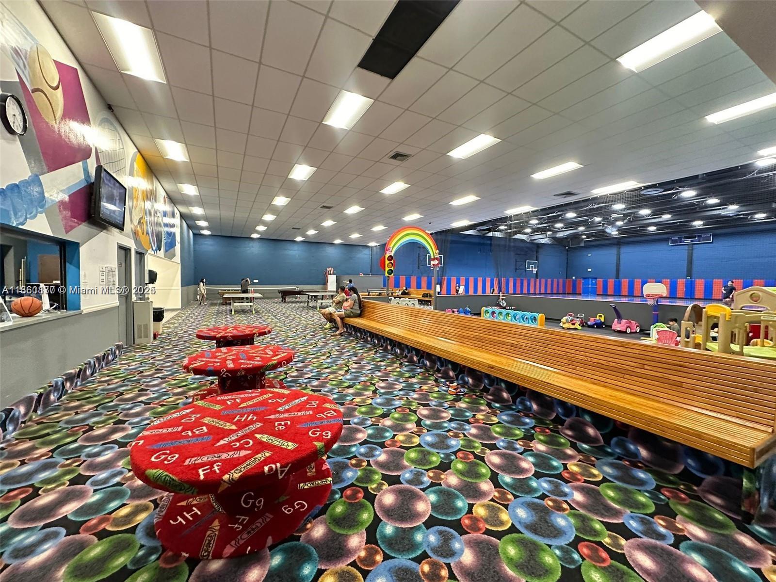 BLDG 9 OF COUNTRY CLUB AP - Residential