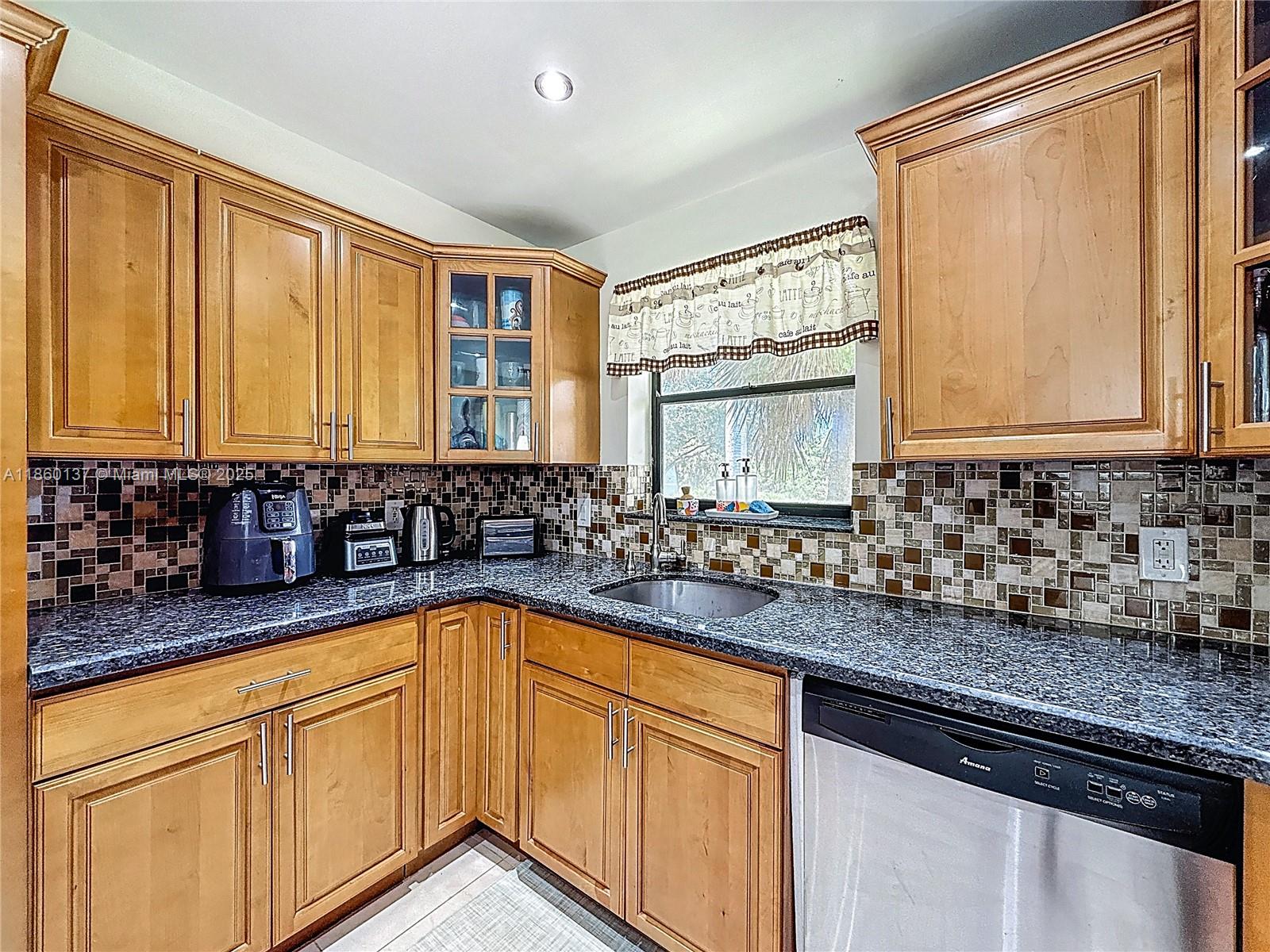 BLDG 9 OF COUNTRY CLUB AP - Residential