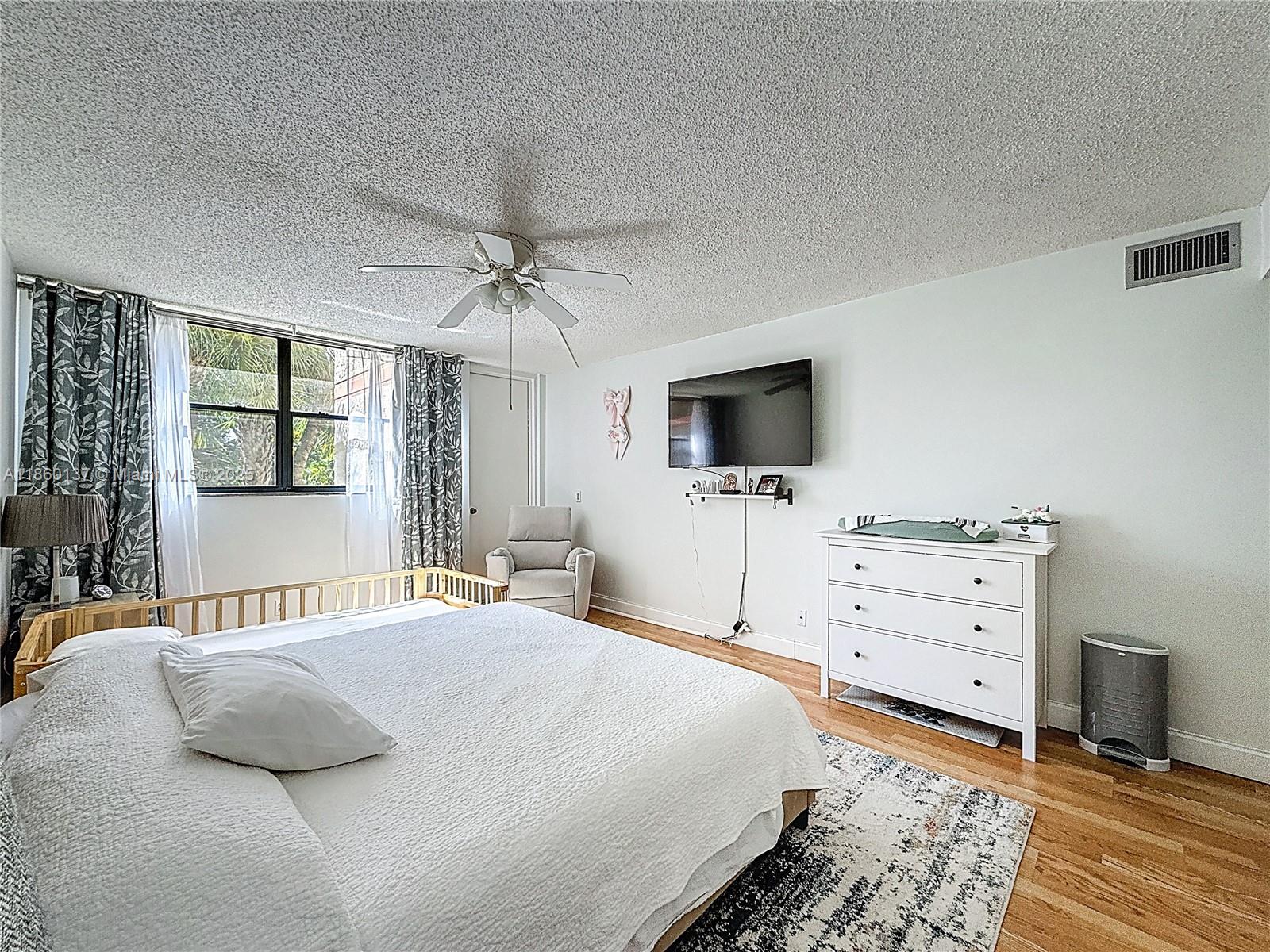 BLDG 9 OF COUNTRY CLUB AP - Residential