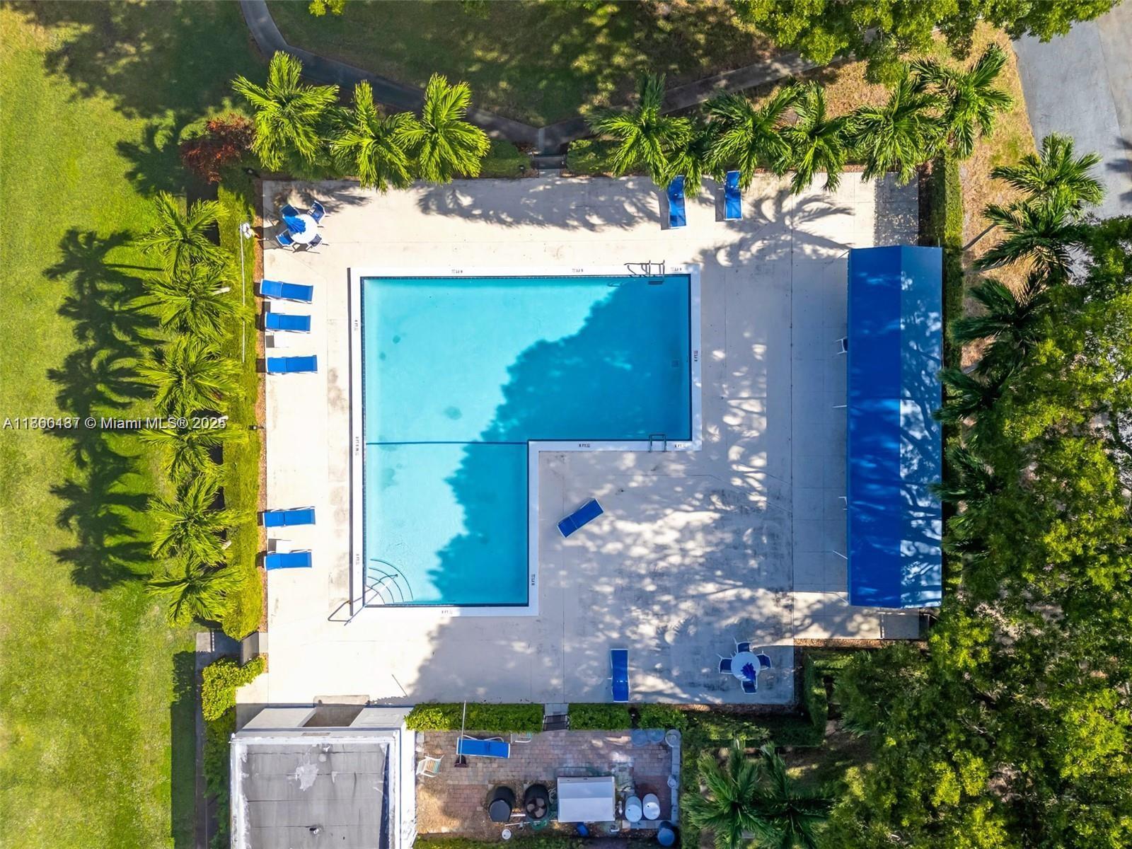 BLDG 9 OF COUNTRY CLUB AP - Residential