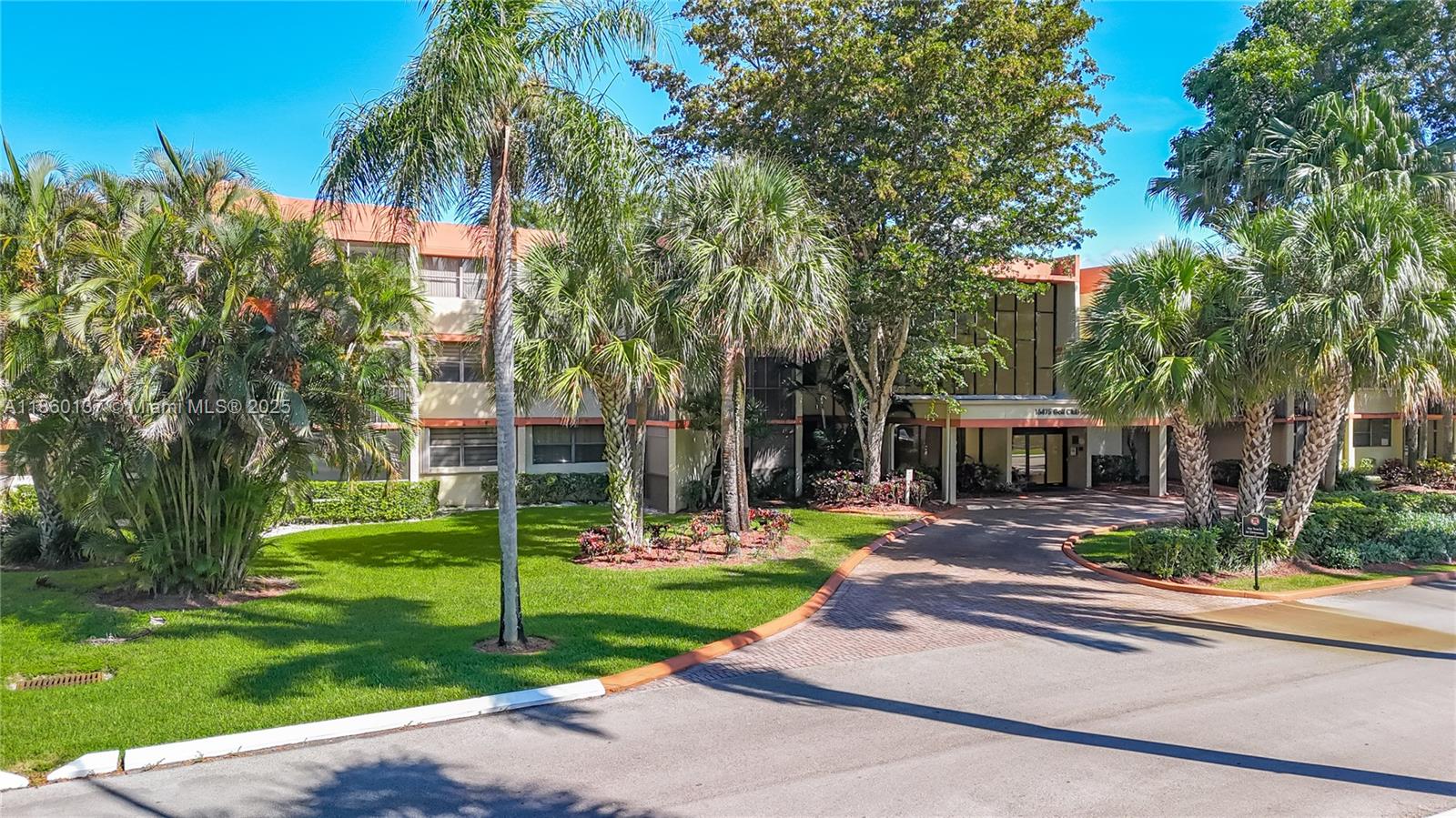 BLDG 9 OF COUNTRY CLUB AP - Residential