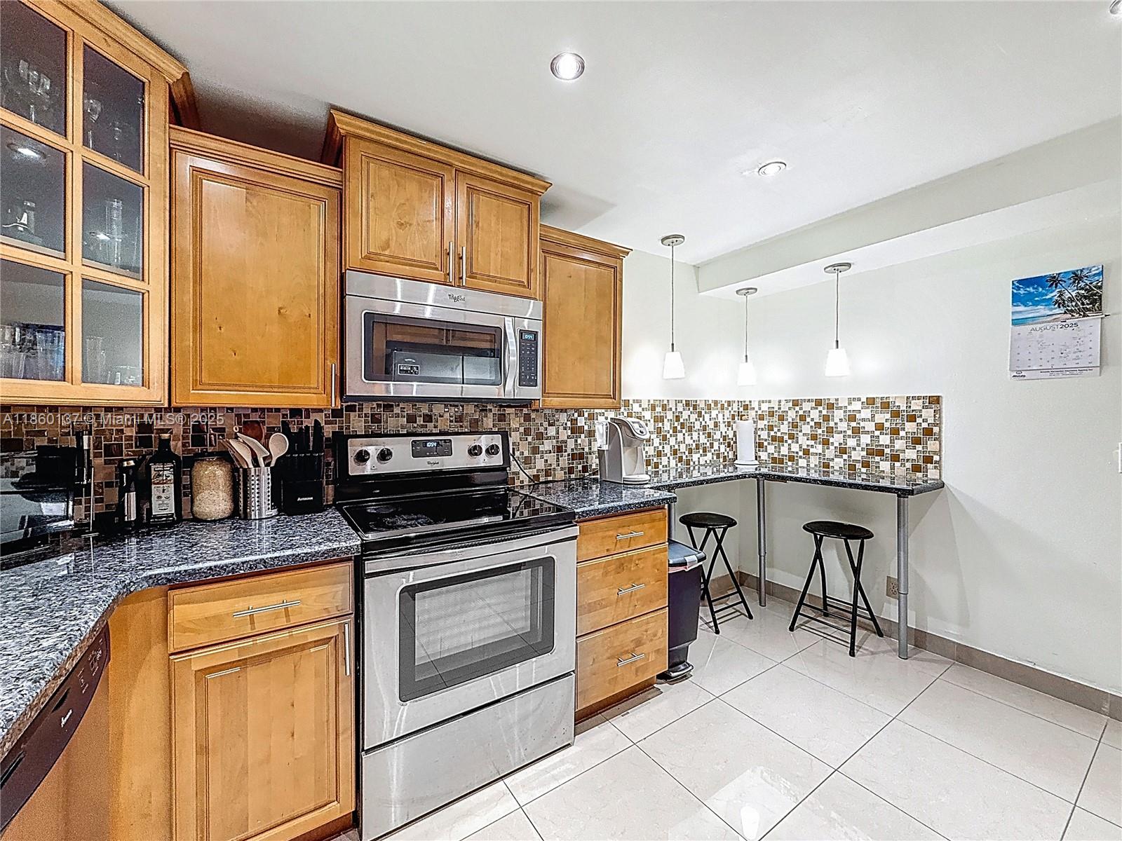 BLDG 9 OF COUNTRY CLUB AP - Residential