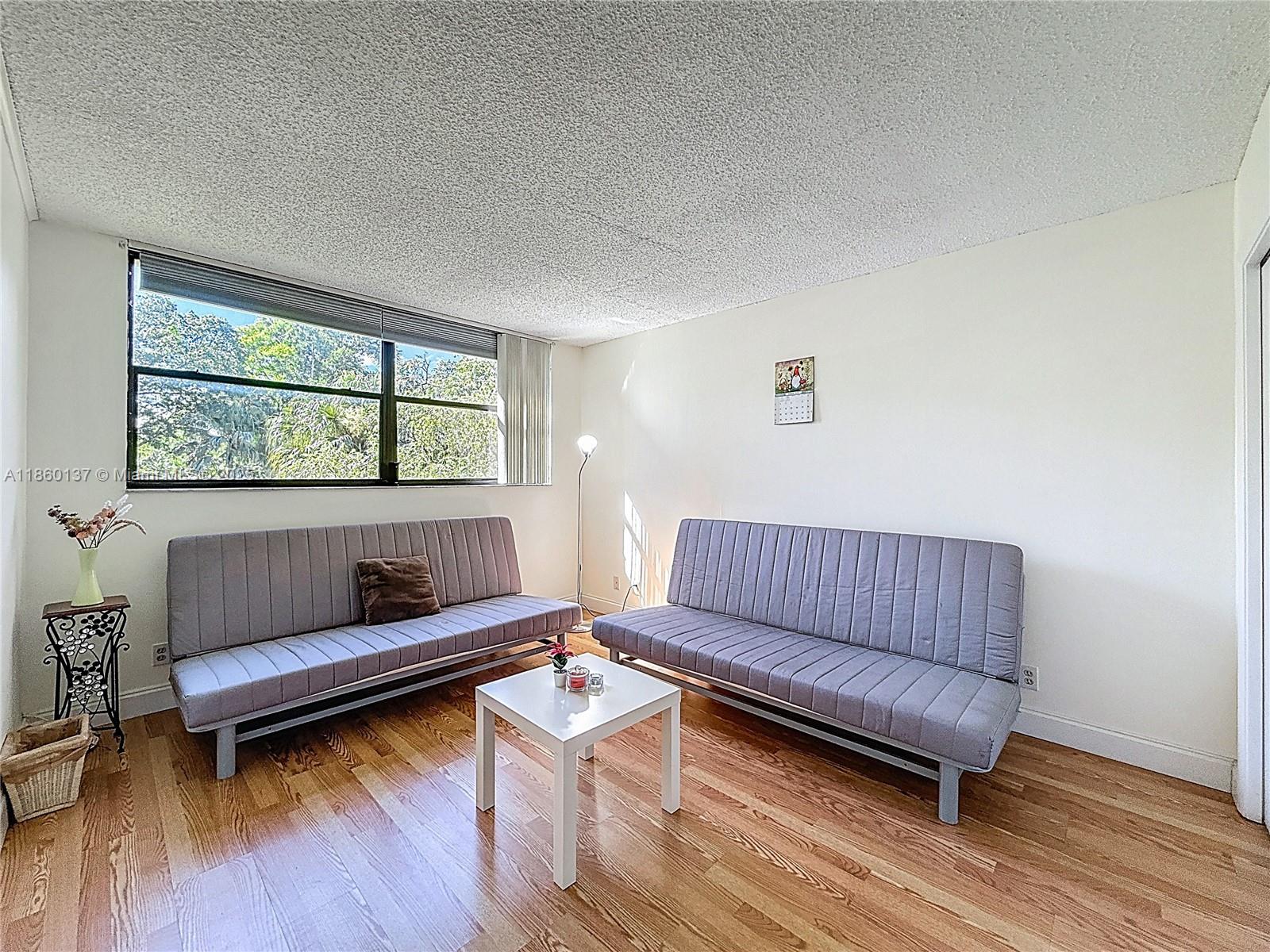 BLDG 9 OF COUNTRY CLUB AP - Residential