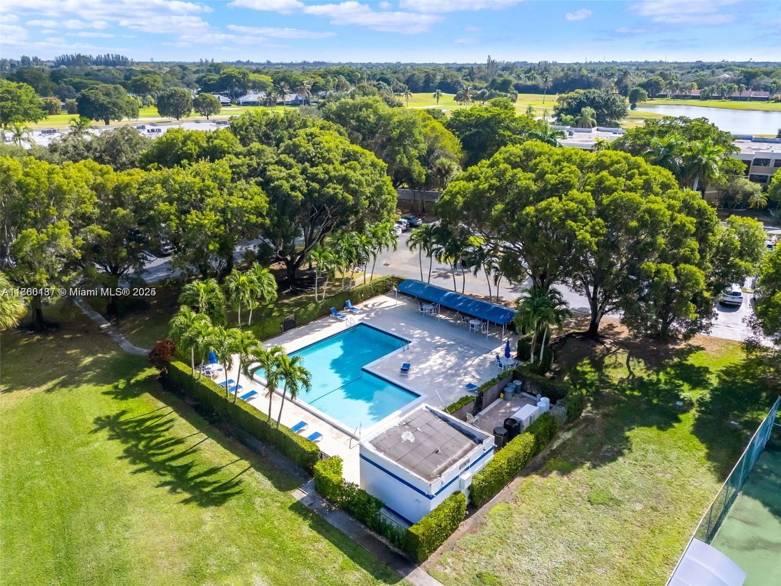 BLDG 9 OF COUNTRY CLUB AP - Residential