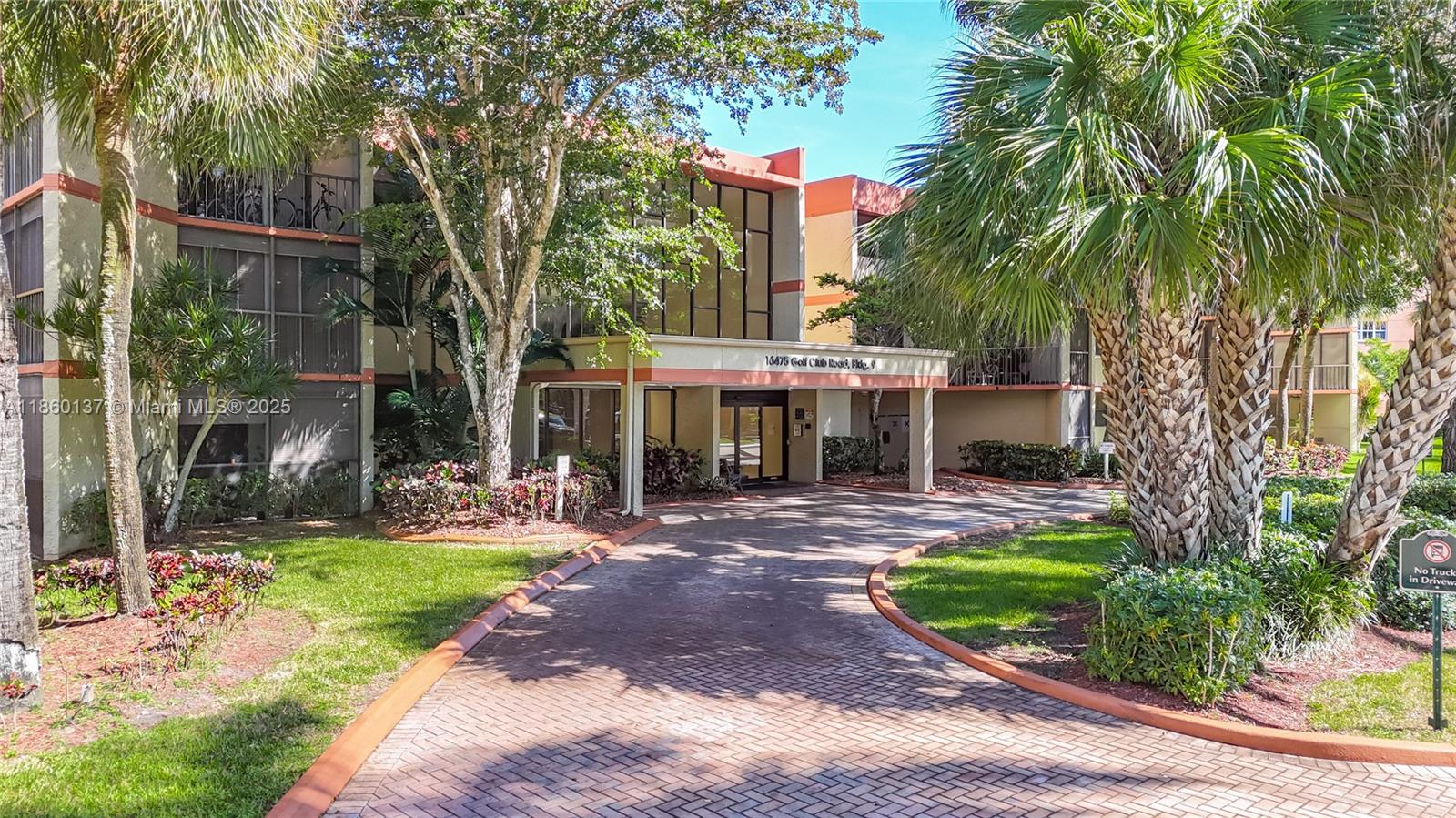 BLDG 9 OF COUNTRY CLUB AP - Residential