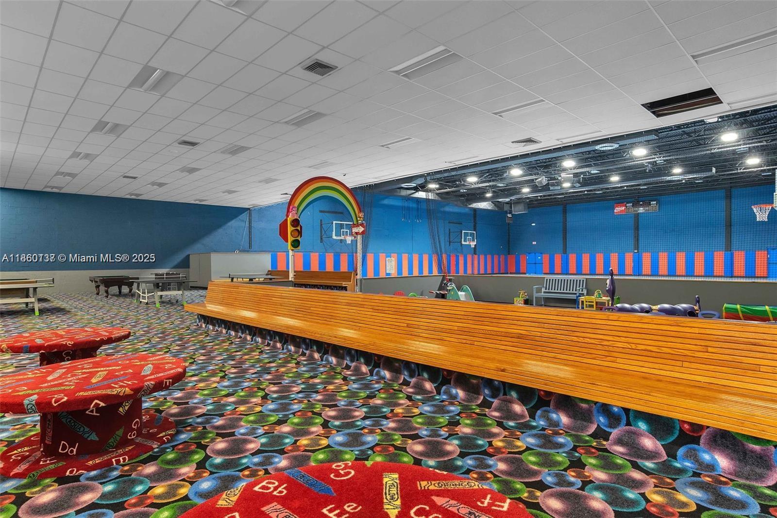 BLDG 9 OF COUNTRY CLUB AP - Residential