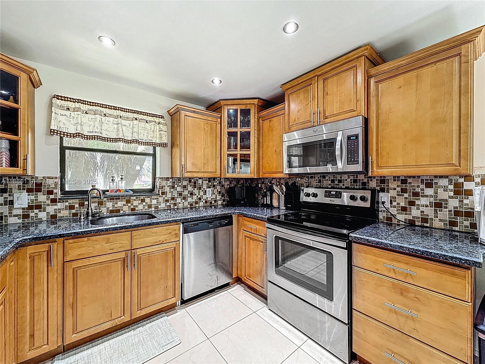 BLDG 9 OF COUNTRY CLUB AP - Residential