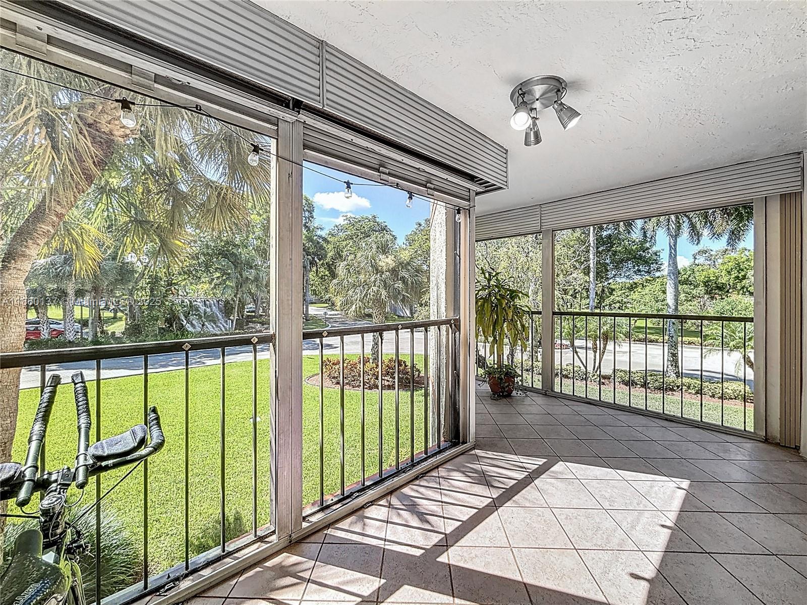 BLDG 9 OF COUNTRY CLUB AP - Residential