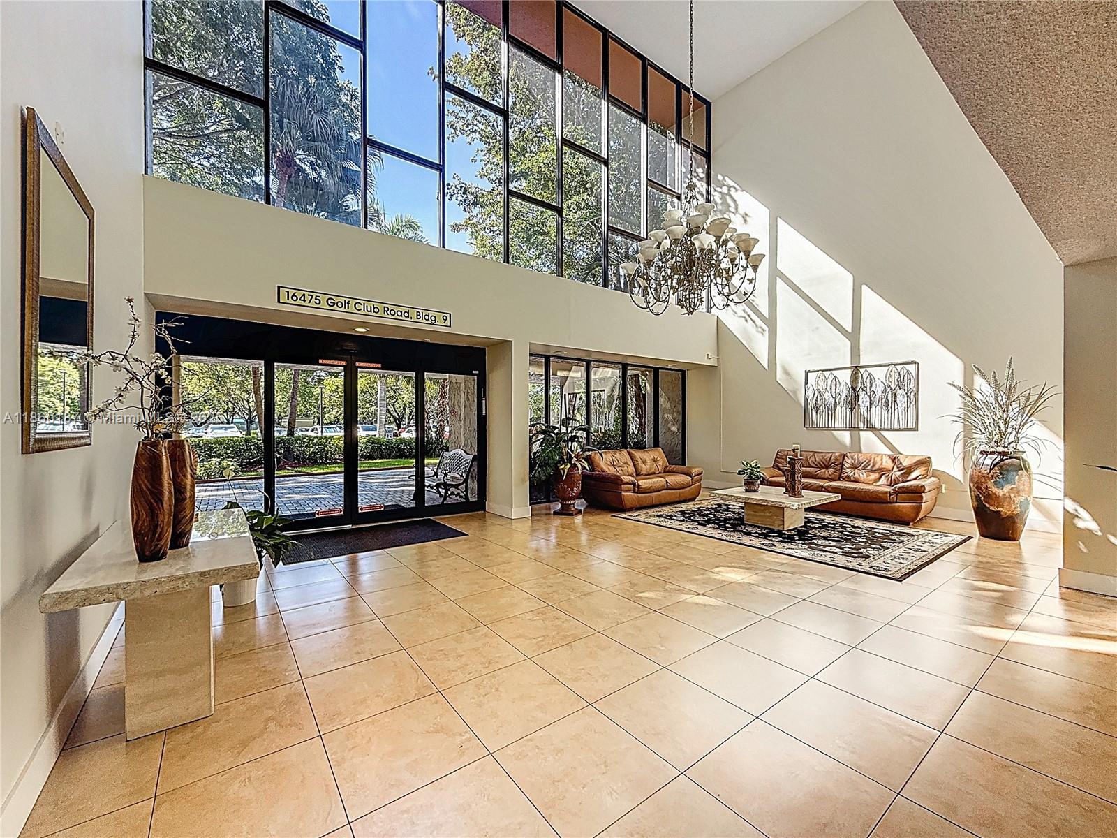 BLDG 9 OF COUNTRY CLUB AP - Residential