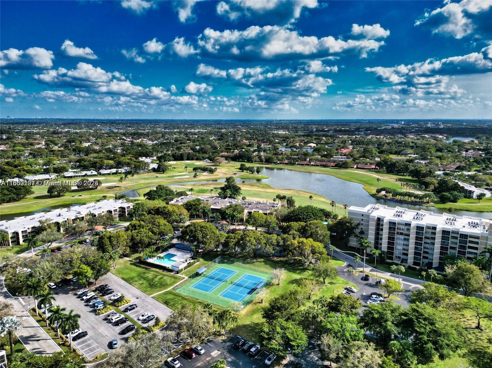 BLDG 9 OF COUNTRY CLUB AP - Residential