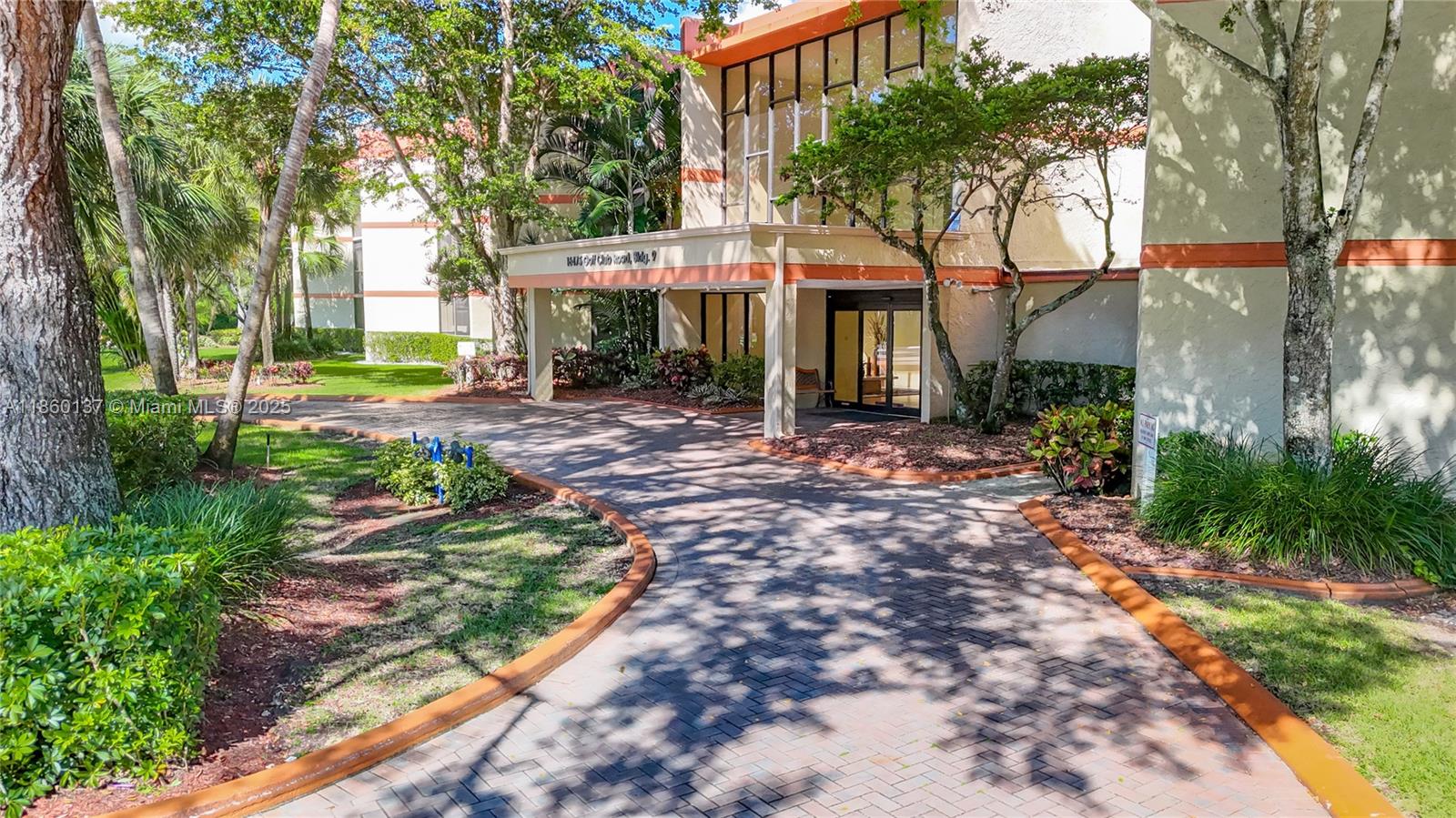 BLDG 9 OF COUNTRY CLUB AP - Residential